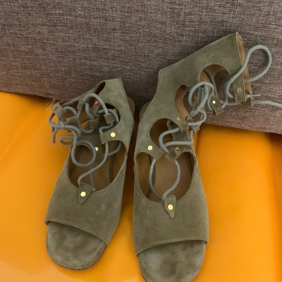 Gorgeous Chloe lace up sandals- EUC - Picture 2 of 5